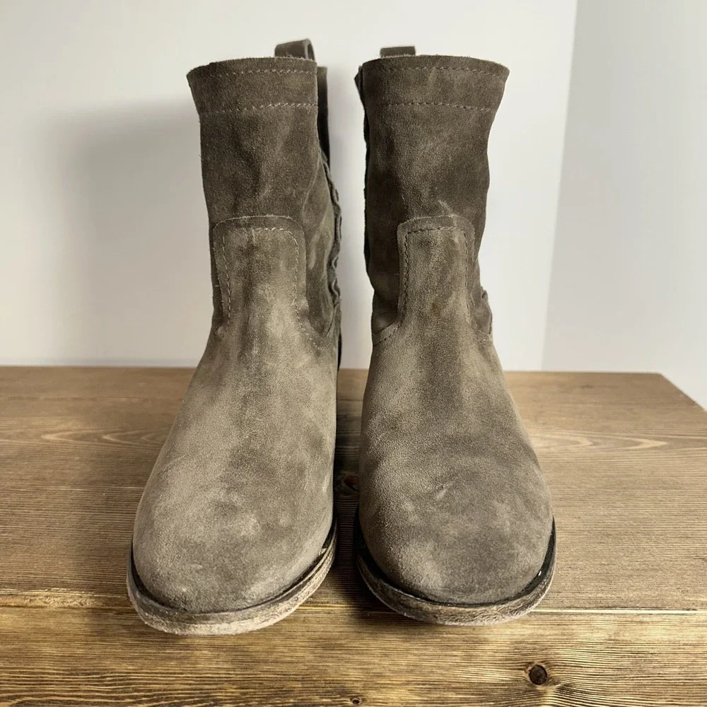 Frye Cara Suede Ankle Boots WMN SZ 7B Tan Western Boho Minimalist Festival 4015